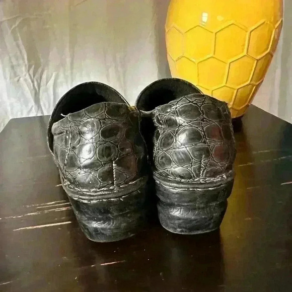 BOC Clog Size 7.5. Black Snake Skin Look. Slip On. - Picture 3 of 7